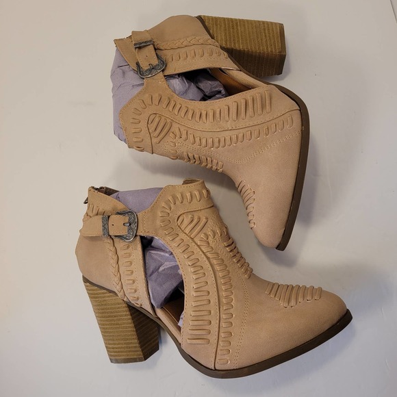 Not Rated Women's NWT‎ Nara Cutout Western Chunky Heel Booties Size 10 - Picture 3 of 11